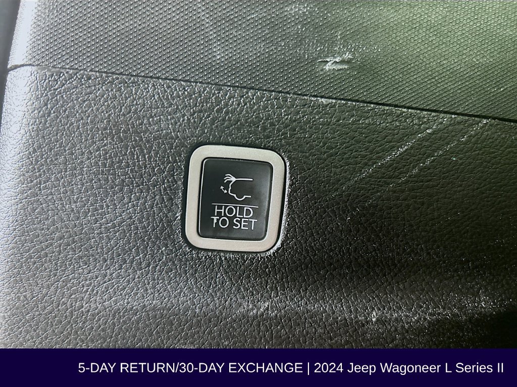 Used 2024 Jeep Wagoneer L Series II w/ Flexible Seating Group AWD/4WD image 29