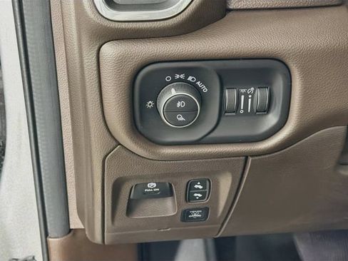 Used 2025 RAM 1500 Laramie AWD/4WD image 12