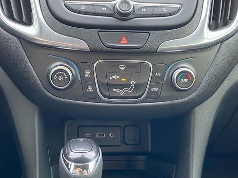 Used 2021 Chevrolet Equinox LT image 17