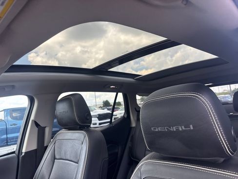 Used 2020 GMC Terrain Denali w/ Denali Premium Package FWD image 14