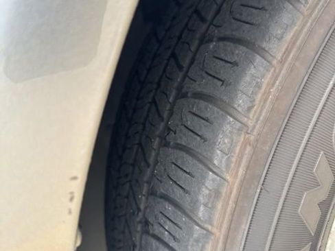 Used 2016 Chrysler Town & Country Touring image 13