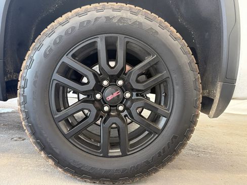 Used 2022 GMC Sierra 1500 Elevation RWD image 9