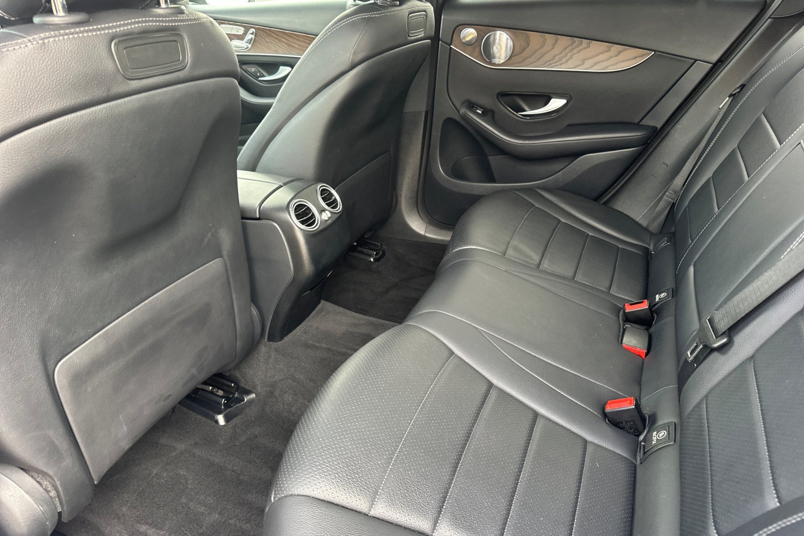 Used 2019 Mercedes-Benz GLC 300 4MATIC image 4