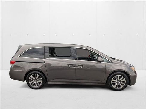 Used 2016 Honda Odyssey Touring Elite image 4
