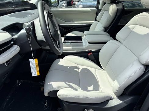 New 2026 Lincoln Navigator L Reserve AWD/4WD image 22