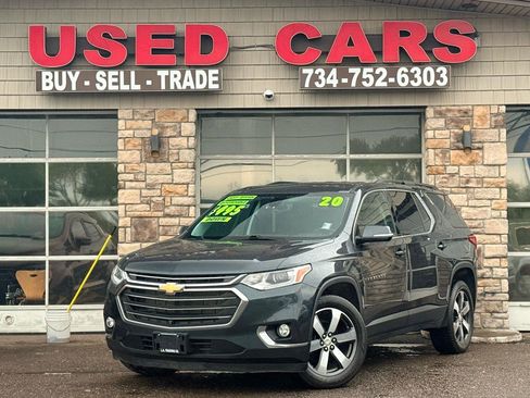 Used 2020 Chevrolet Traverse LT w/ LT Premium Package AWD/4WD image 1
