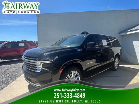 Used 2023 Chevrolet Suburban High Country AWD/4WD image 1