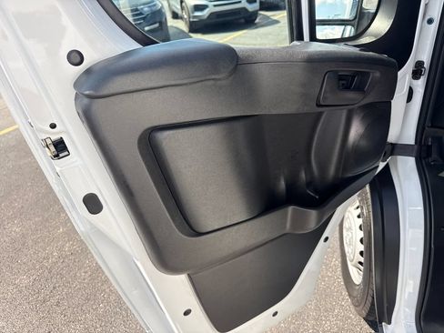 Used 2025 RAM ProMaster 2500 w/ U-Haul Equipment Group FWD image 29