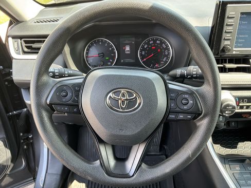 Used 2021 Toyota RAV4 XLE AWD/4WD image 18