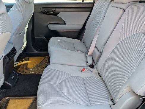 Used 2023 Toyota Highlander L FWD image 37