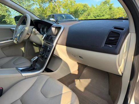 Used 2013 Volvo XC60 T6 AWD/4WD image 12