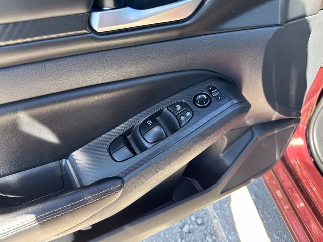 Used 2025 Nissan Altima 2.5 SV FWD image 13