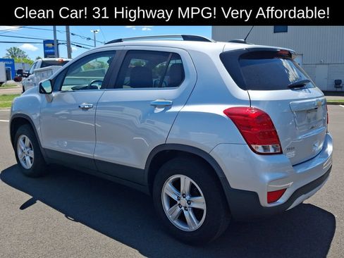 Used 2019 Chevrolet Trax LT w/ LT Convenience Package FWD image 7