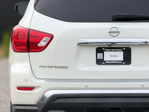 Used 2017 Nissan Pathfinder SL w/ SL Tech Package FWD image 13