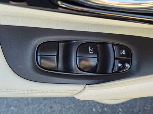 Used 2018 Nissan Rogue Sport SL image 13