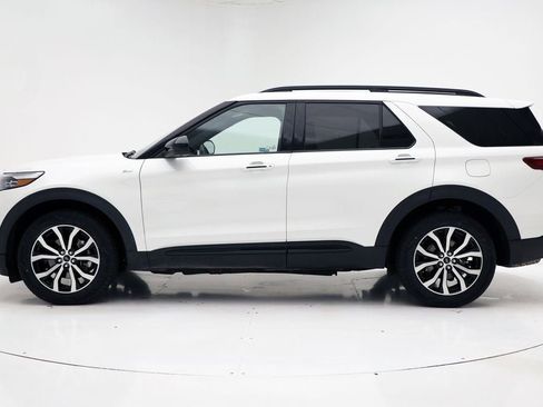 Used 2022 Ford Explorer ST-Line w/ Class IV Trailer Tow Package image 5