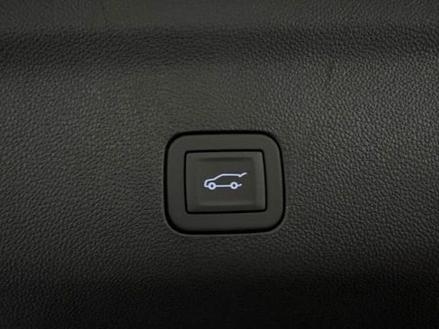 New 2026 GMC Yukon Denali image 8