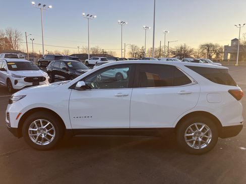 Used 2024 Chevrolet Equinox LT AWD/4WD image 4