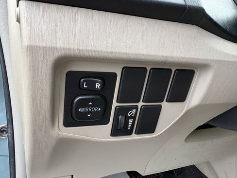 Used 2015 Toyota Prius Two image 19