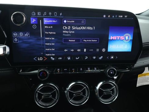 Used 2024 Chevrolet Blazer EV LT image 16