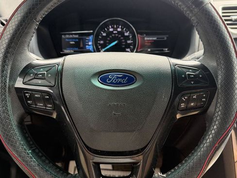 Used 2016 Ford Explorer XLT w/ Equipment Group 202A FWD image 5