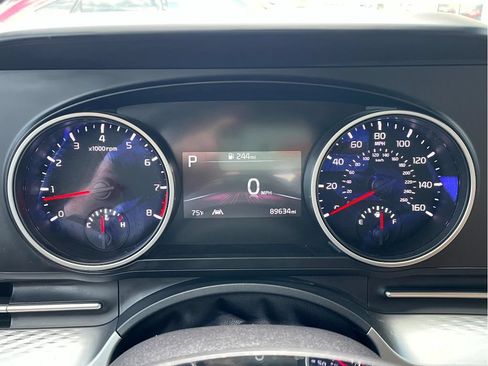Used 2023 Kia Carnival LX FWD image 14