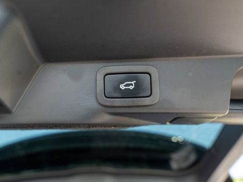 Used 2022 Land Rover Range Rover Sport SVR Carbon Edition image 17