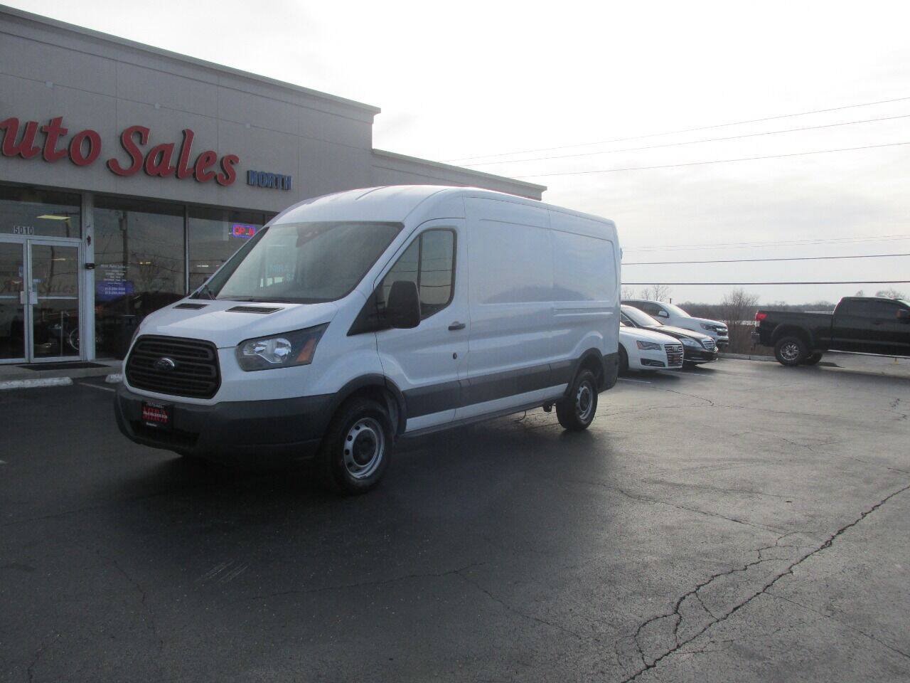 Used 2018 Ford Transit 250 148 Medium Roof RWD image 3