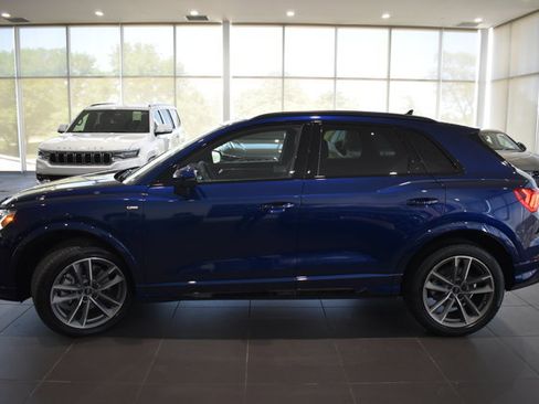Used 2025 Audi Q3 2.0T Premium w/ Convenience Package AWD/4WD image 4