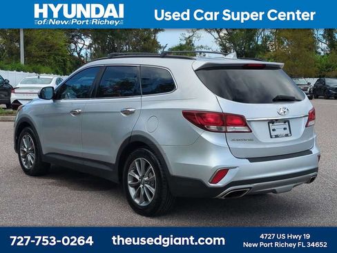 Used 2017 Hyundai Santa Fe SE FWD image 3