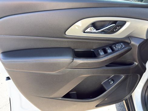Used 2022 Chevrolet Traverse LT image 14