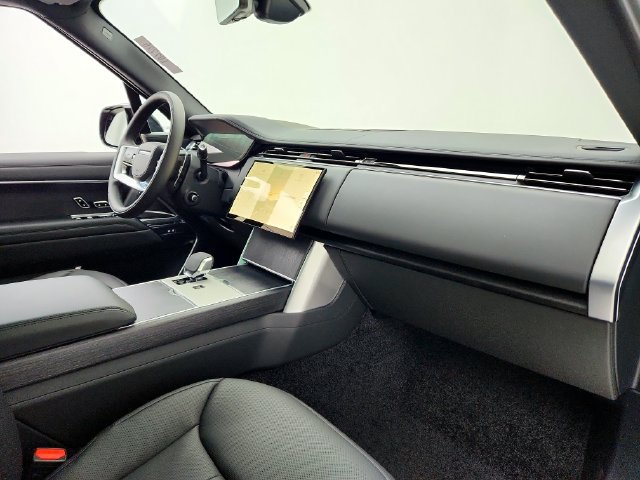 Used 2025 Land Rover Range Rover Long Wheelbase SE AWD/4WD image 17