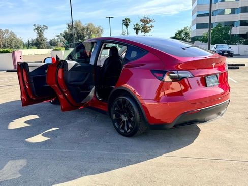 Used 2021 Tesla Model Y Long Range AWD/4WD image 32
