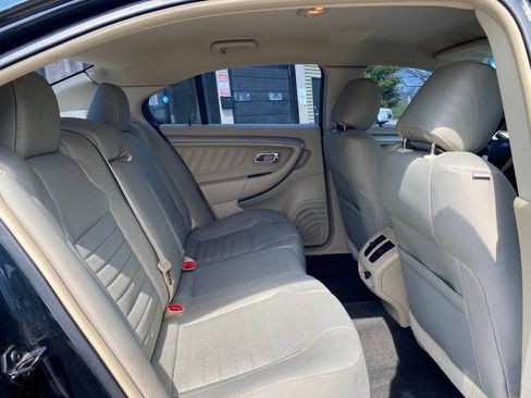 Used 2015 Ford Taurus SE FWD image 25