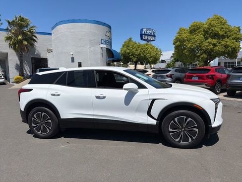 Used 2025 Chevrolet Blazer EV LT AWD/4WD image 3