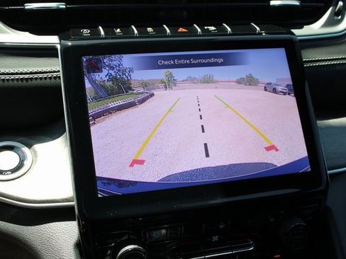 New 2025 Jeep Grand Cherokee Limited image 21