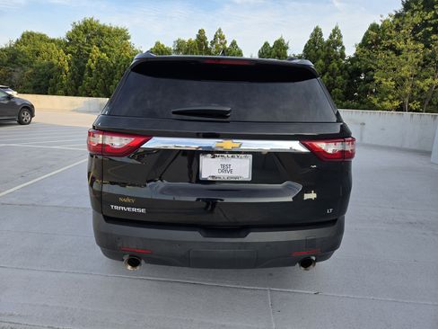 Used 2020 Chevrolet Traverse LT FWD image 4