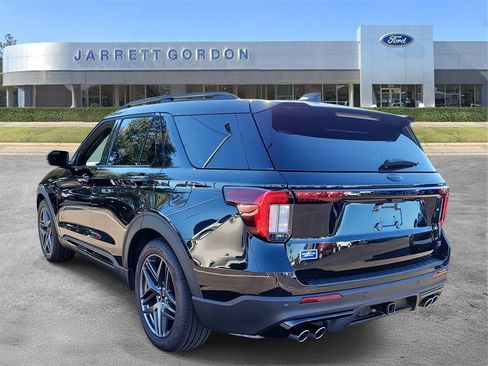 Used 2025 Ford Explorer ST image 3