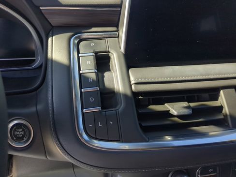 Used 2023 Chevrolet Suburban Z71 w/ Luxury Package image 28