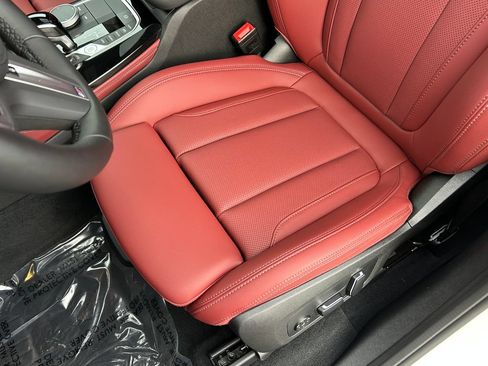 Used 2025 BMW X4 xDrive30i w/ M Sport Package AWD/4WD image 15