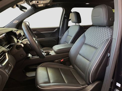 Used 2024 GMC Acadia Denali w/ Super Cruise Package image 22