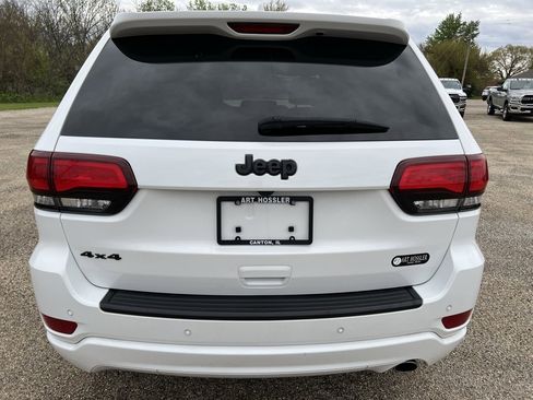 Used 2022 Jeep Grand Cherokee Laredo X image 4