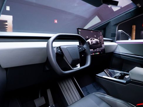 Used 2026 Tesla Cybertruck AWD Crew Cab image 33