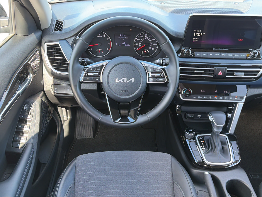 Used 2023 Kia Seltos S w/ Navigation Package FWD image 13