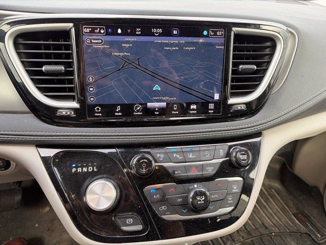 Used 2022 Chrysler Pacifica Touring-L w/ Uconnect Theater Family Group FWD image 10