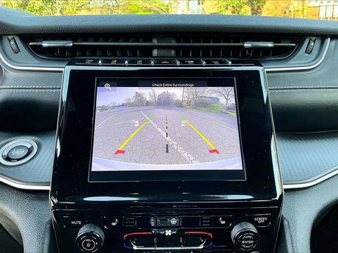 Certified 2023 Jeep Grand Cherokee Altitude image 13