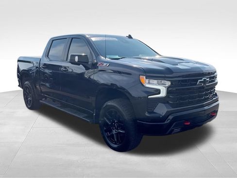 Used 2022 Chevrolet Silverado 1500 LT Trail Boss w/ LT Trail Boss Premium Package AWD/4WD image 2