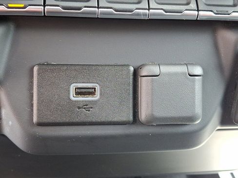 Used 2020 Chevrolet Silverado 1500 Custom w/ Custom Value Package AWD/4WD image 23
