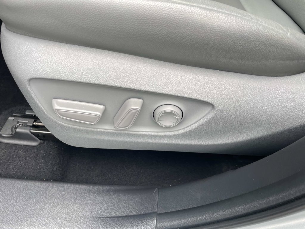 Used 2022 Toyota Highlander XLE AWD/4WD image 20