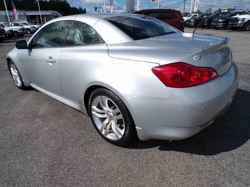 Used 2010 INFINITI G37 Convertible image 2